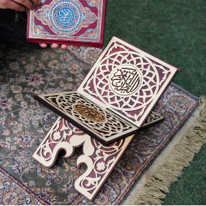 حامل المصحف الخشبى